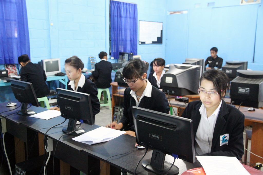 Kegiatan Praktek Jurusan Administrasi Bisnis BPLE Tiara Course